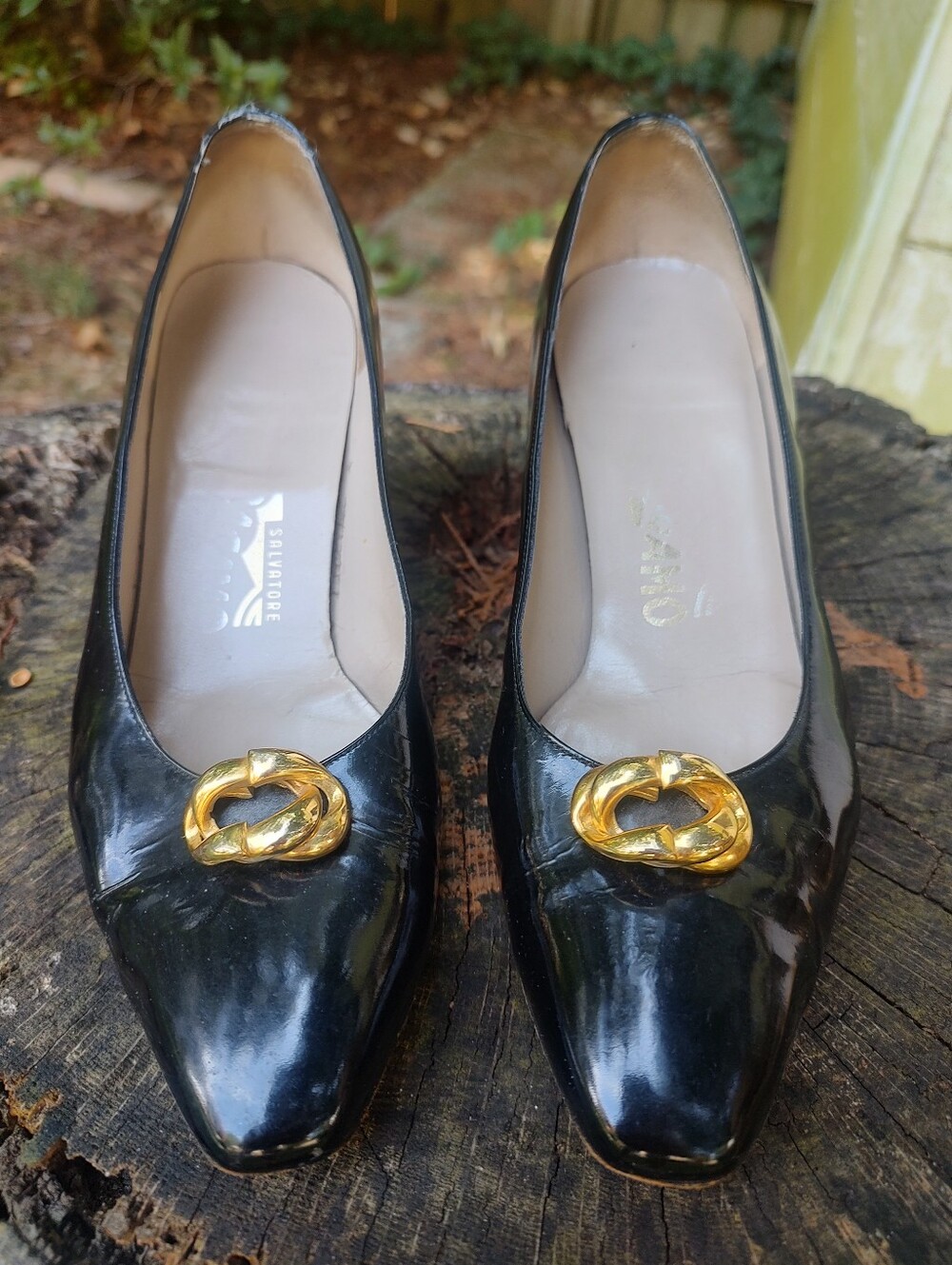 🏵️ Salvatore Ferragamo VTG Black Patent Leather Gold Buckle Pumps Size 7